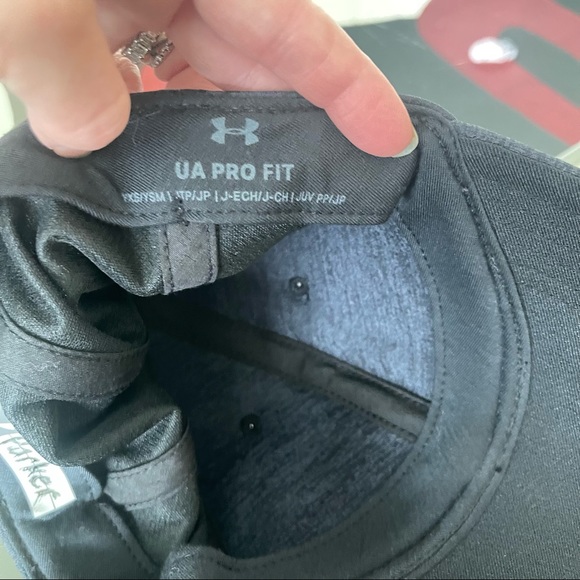 Under Armour boys twist 2.0 hat YXS YS dark grey - Picture 5 of 6